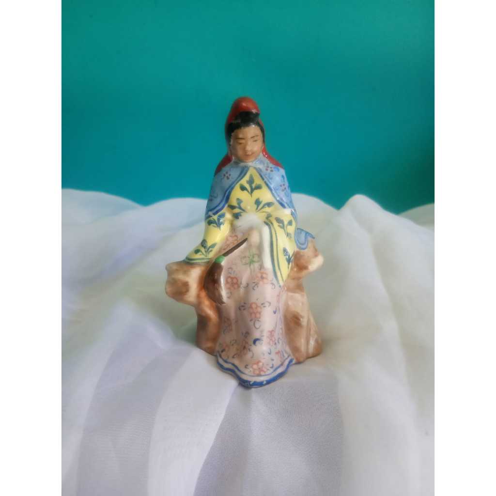Antiga e Delicada Escultura em Porcelana Mulher Chinesa