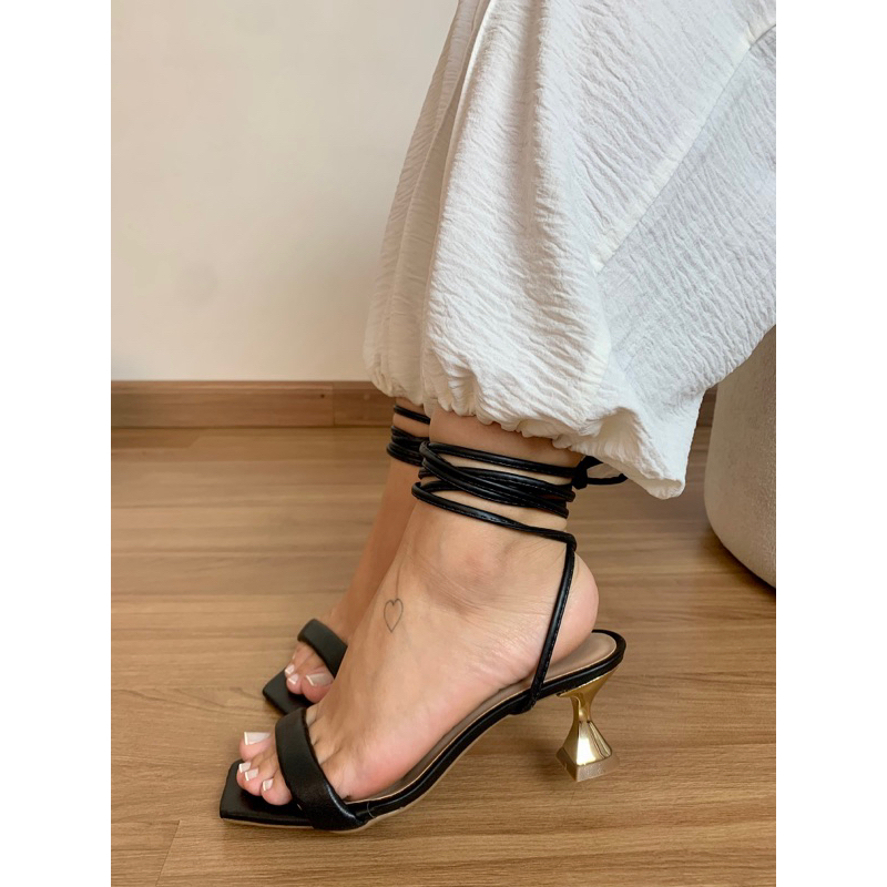 Sandália Feminina Preta Social  de Amarrar Salto Folha Dourado 6cm  Confortável Lançamento