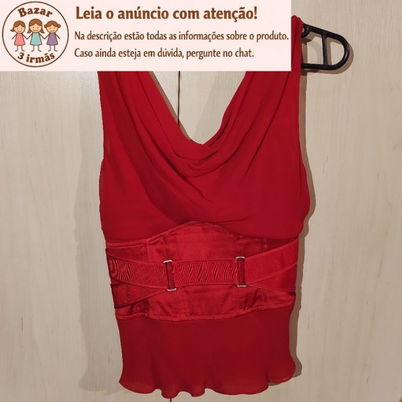 Blusa em crepe vermelho com bustiê interno e cinta em cetim com elásticos Forum Tufi Duek