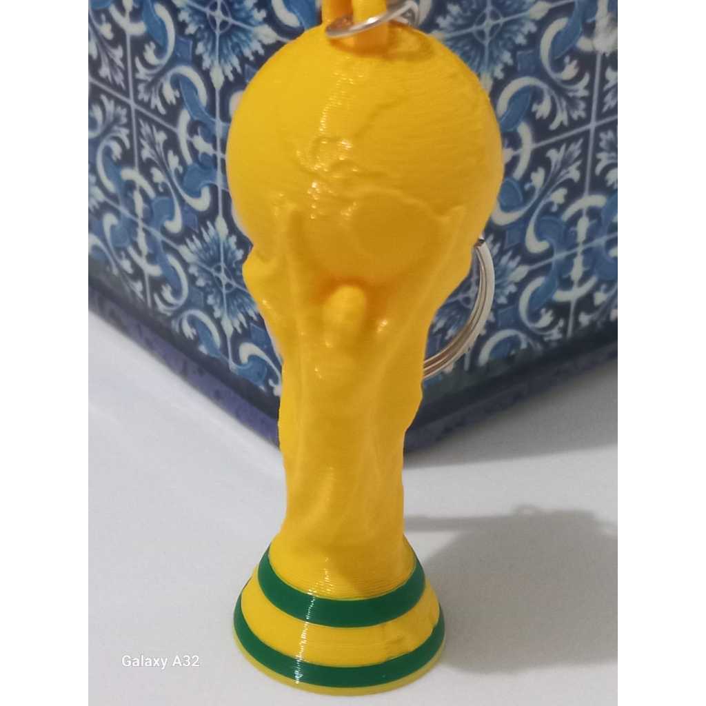 Chaveiro Mini Taça Copa do Mundo 3D – Réplica Troféu Futebol Dourado