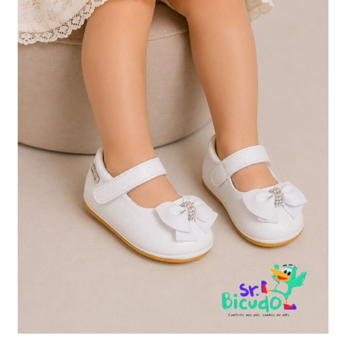 Sapatilha Infantil Feminina Nude com Laço e Strass – Conforto e Elegância para Festas e Dia a Dia