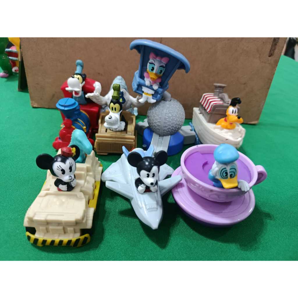 Miniaturas Action Figure coleção completa Locomotiva Mickey Mouse com todos  os 7 vagões