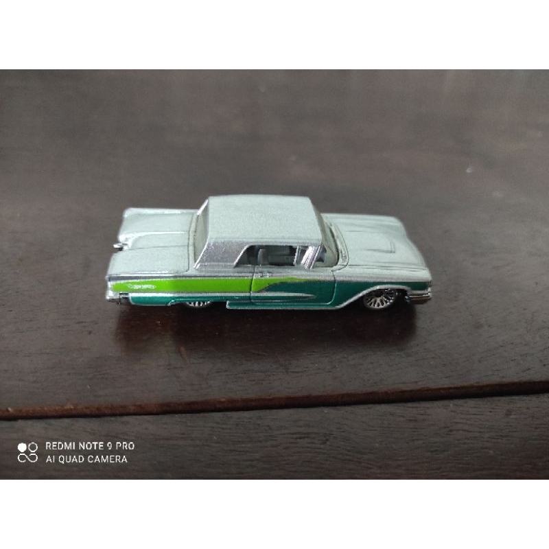 Hot Wheels '58 Ford Thunderbird 2005 Mainline