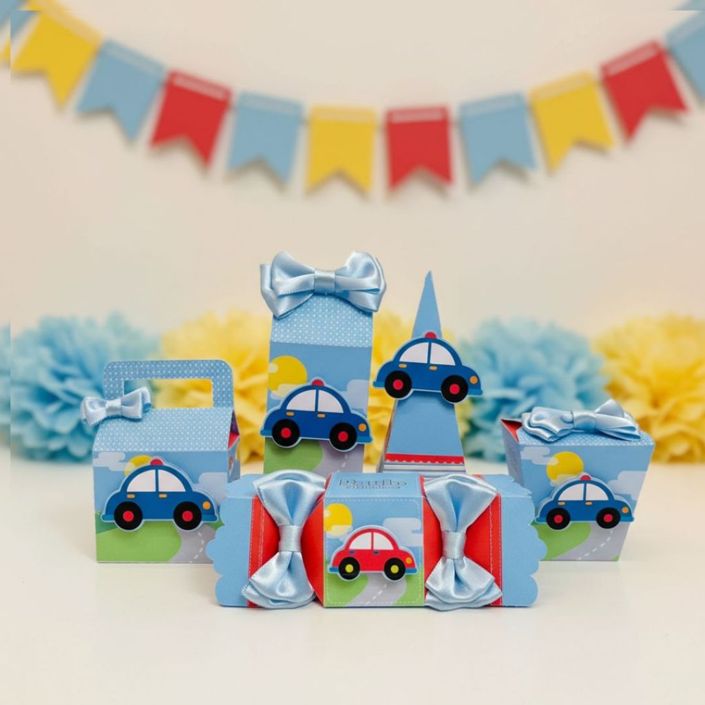 KIT FESTA CARRINHOS LEMBRANCINHA DE ANIVERSÁRIO INFANTIL CAIXINHA PERSONALIZADA COM NOME E IDADE