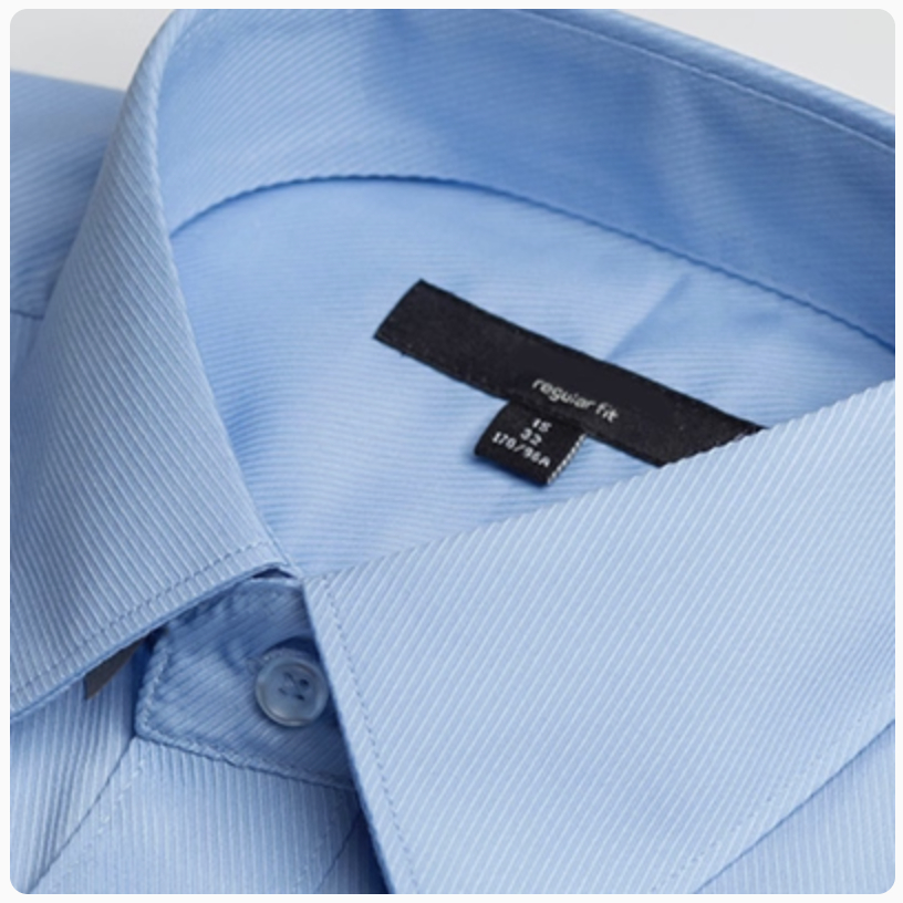 Camisa de gola quadrada slim fit em tecido sarja, disponível em várias cores, corte profissional.