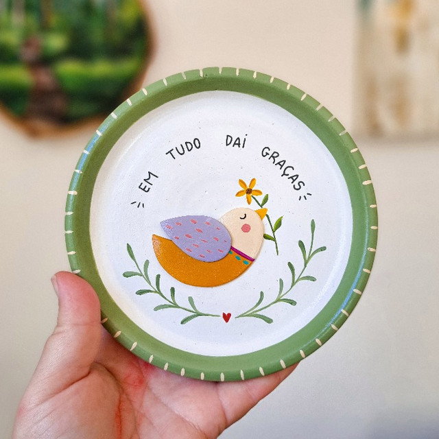 PRATO DE CERÂMICA ARTESANAL DECORATIVO - EM TUDO DAI GRAÇAS - 14CM