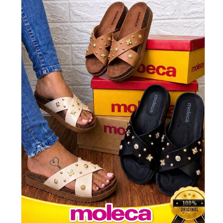 Sandália Moleca Slide Tiras Cruzadas e Aplicações Douradas