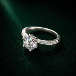 Anel Solitário Cravejado com Moissanite 7mm em Prata 925 Elegante e Sofisticado