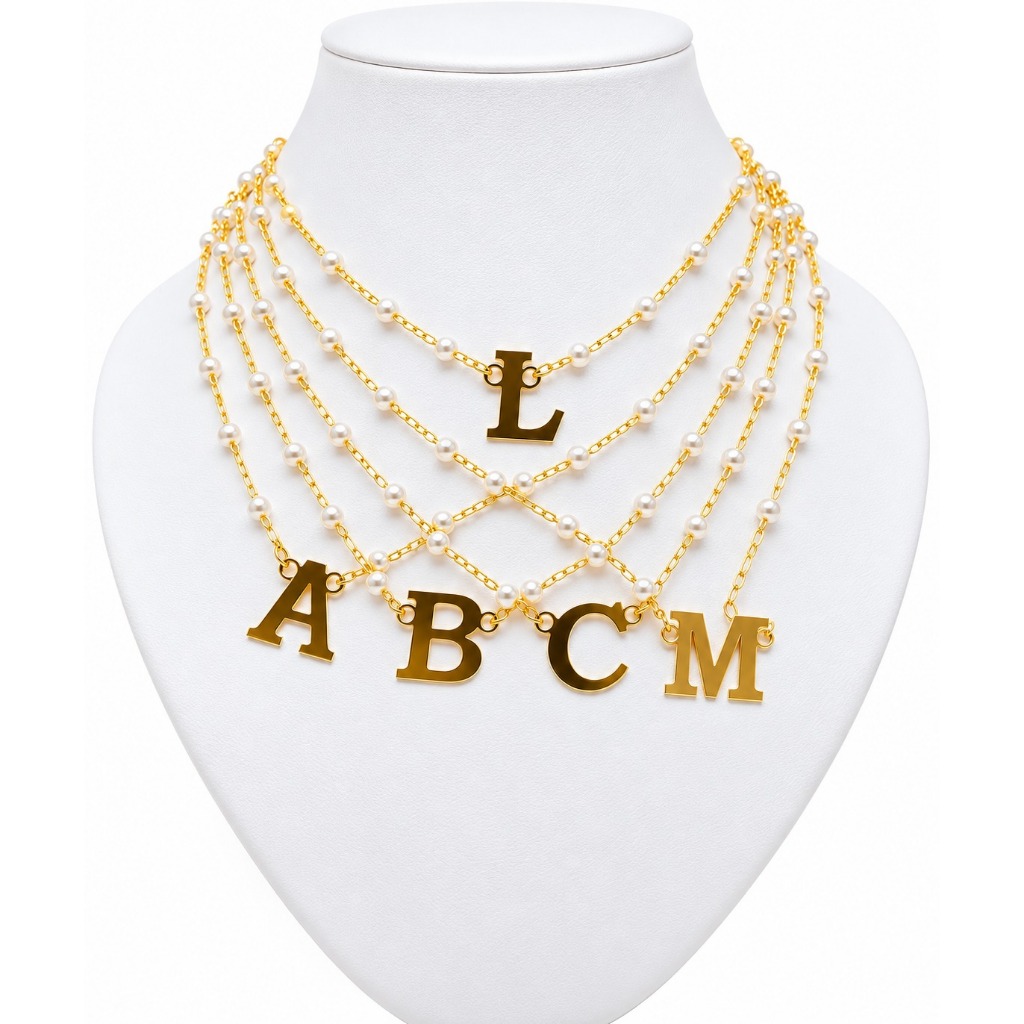 Colar Feminino Personalizado com Letra Inicial, Pérolas e Acabamento Folheado Dourado