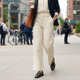 calça pantalona da marca handbook, tamanho m, na cor bege. feita com 70% viscose, 27% linho e 3% elastano