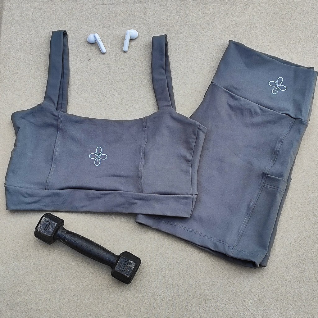 CONJUNTO EXCLUSIVO FITNESS FEMININO SHORTS COM BOLSO E TOP POLIAMIDA ZERO TRANSPARÊNCIA BOJO REMOVÍVEL