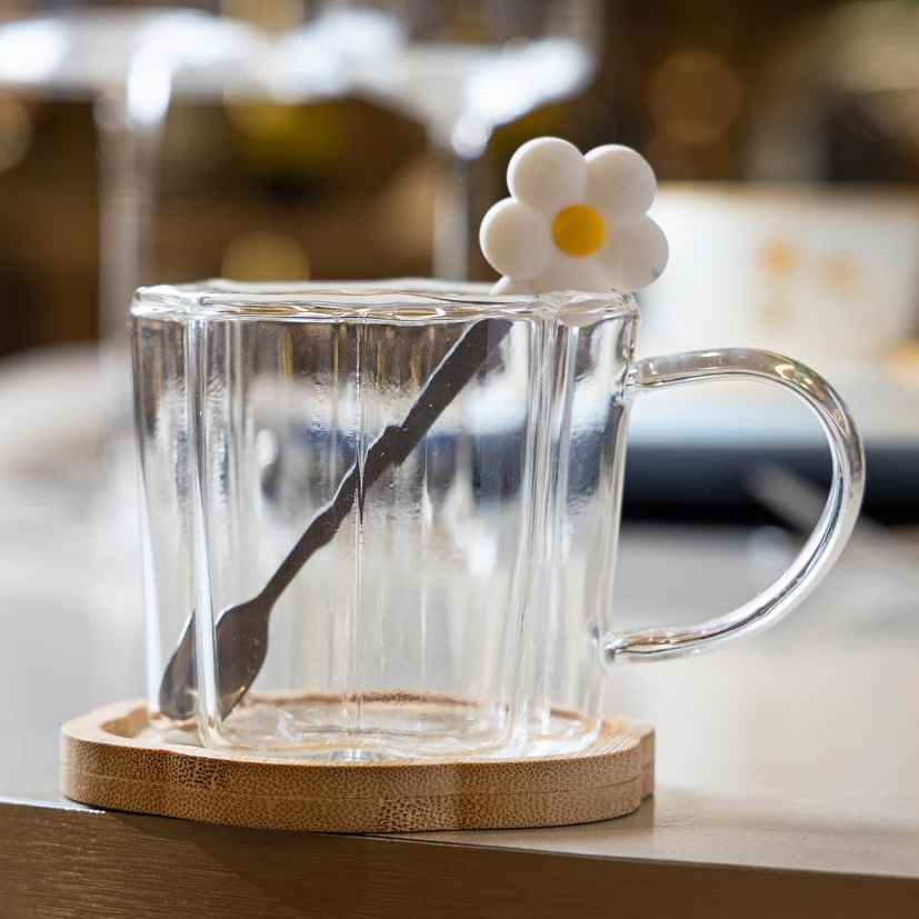 Xícara de Chá 280ml com Pires e Colher Flor Branca Vidro Wolff para Café Bebidas Quentes Mesa Posta Presente Elegante · foto 2