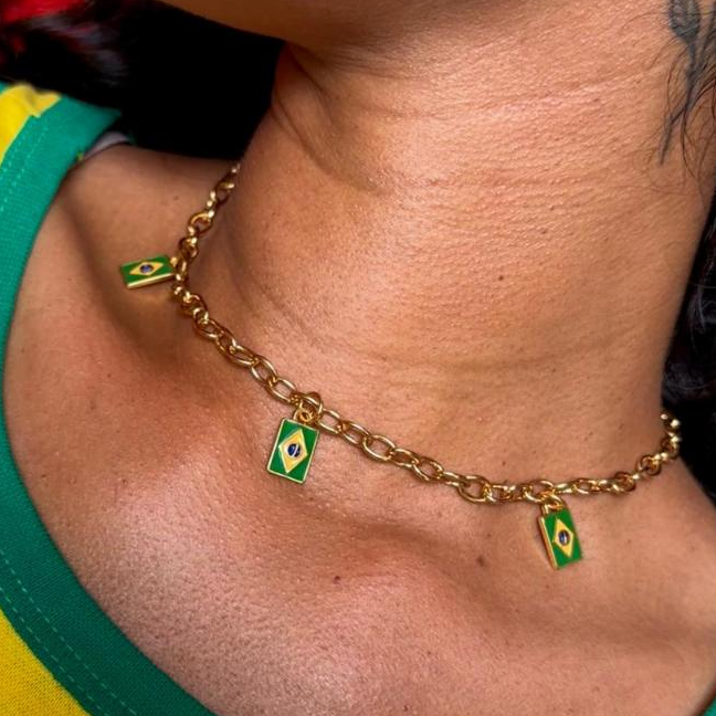 Choker Brasileirinha Dourada- Choker de Corrente Dourada com Pingentes da Bandeira do Brasil