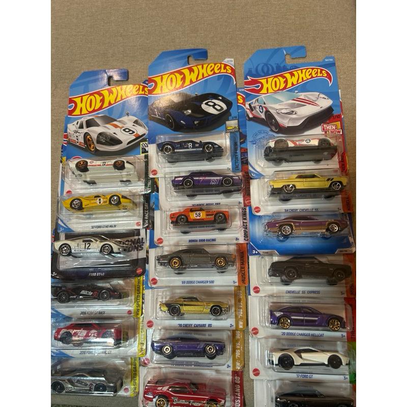 Hot Wheels Mainline 1:64 – Miniaturas Colecionáveis – Várias Opções - Porsche BMW Audi Bugatti Gulf Mustang Camaro Ford