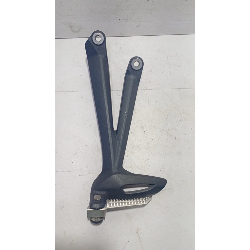 Bacalhau Traseiro L/e+pedaleira Triumph Street 675 Original (Usado)