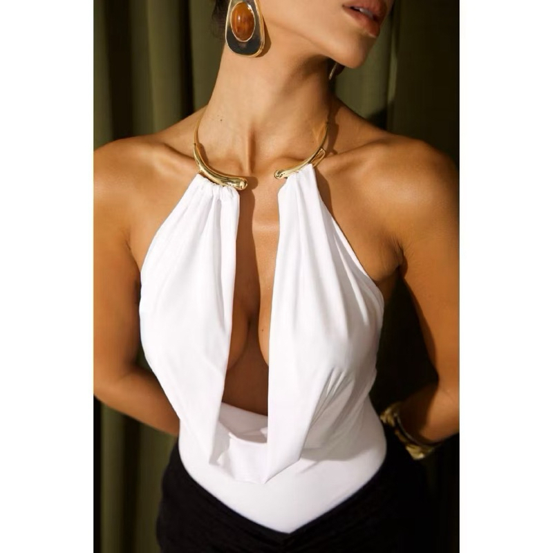 Body Feminino Suplex com Detalhe Dourado no Pescoço Elegante, Sensual e Confortável Tendência.