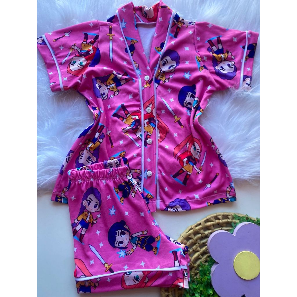 Pijama Americano Infantil Huntrix- As guerreiras do K pop Pink