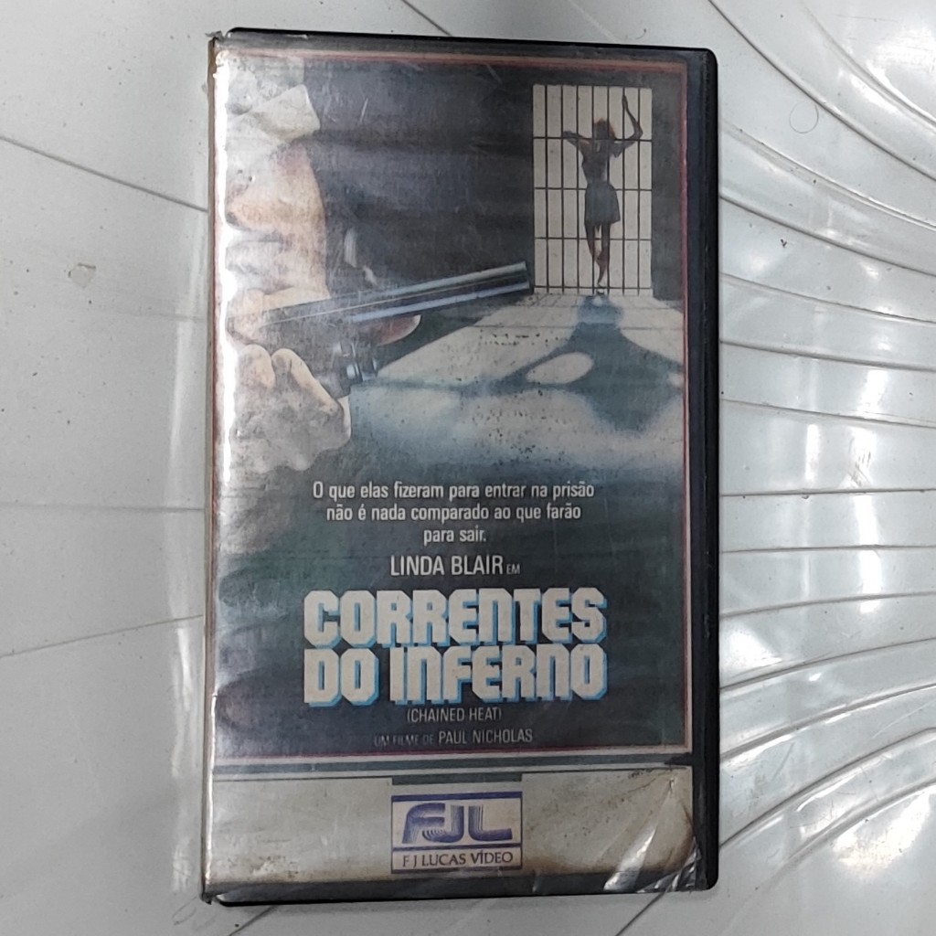 VHS Correntes do Inferno (Chained Heat, 1983)