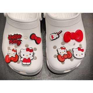 KIT DE PINGENTES PARA COLOCAR EM BABUCHE FOFINHO FACIL DE COLOCAR BOTÃO HELLO KITTY VERMELHA FLORZINHA LACINHO. em Oferta na Shopee