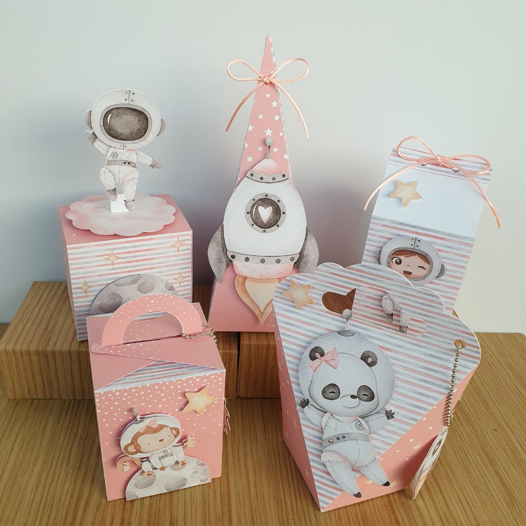 PEGUE E MONTE|Kit Festa Personalizado| ASTRONAUTA ROSA| Caixinhas Lembrancinha para Aniversário - SEMIMONTADAS