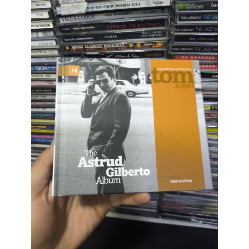 CD TOM JOBIM - THE ASTRUD GILBERTO - ALGUM  - FOLHA DE SÃO PAULO - CD Usado conservado - REF:CD 2722