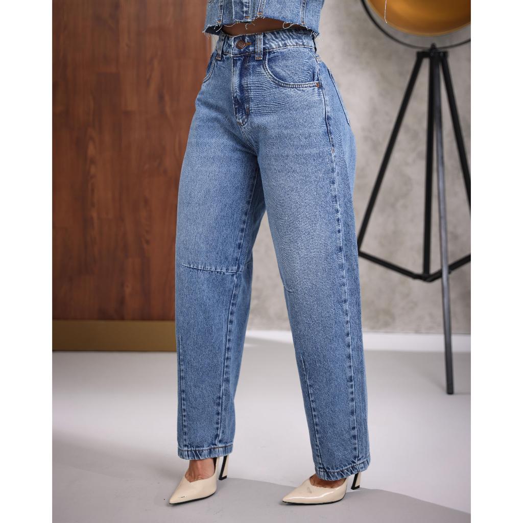 Calça Barrel Jeans Feminino Sem Lycra, Cintura Alta Detalhe Barra Tradicional, Revesst Jeans