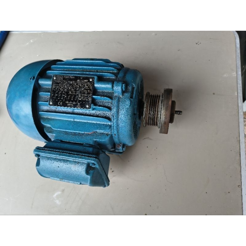 Motor Weg trifásico W22PLUS 2cv bx rotação