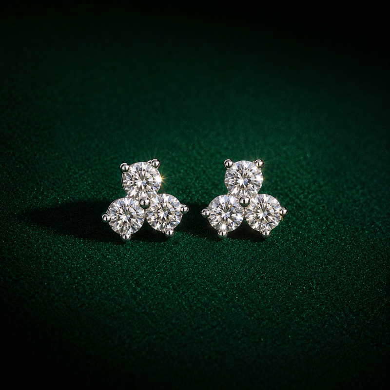 Brinco Prata 925 Flor Moissanite 3mm Delicado e Elegante