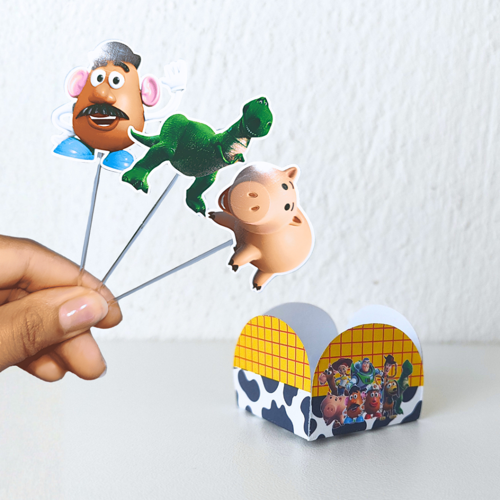 Forminhas personalizadas de doce e tags de docinhos tema Toy Story Menino aniversário Lembrançinhas
