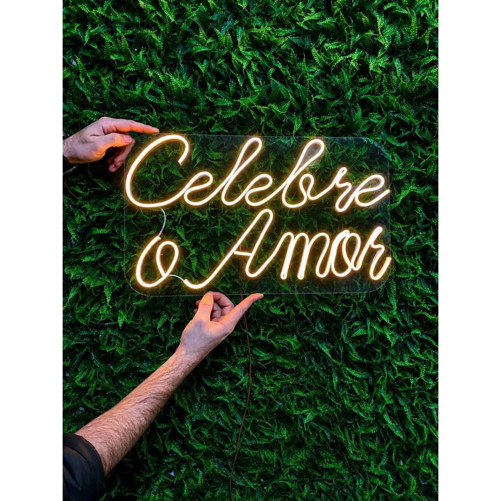 Placa Letreiro Luminoso Led Neon Celebre o Amor Decoração Casamento Evento Festa