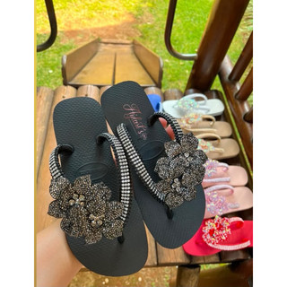 CHINELO CUSTOMIZADO,SANDALIA PERSONALIZADA,HAVAINAS DECORADAS COM FLOR DE FELTRO BRILHANTE.