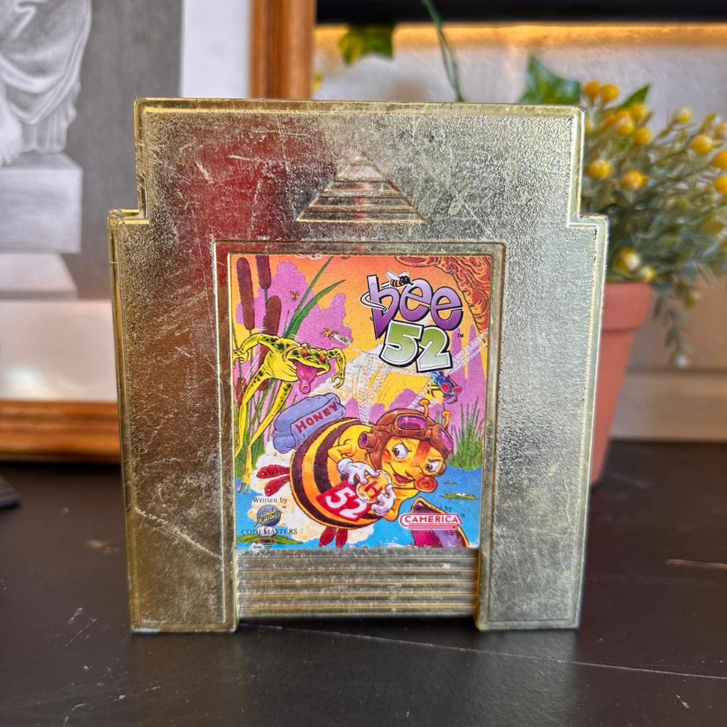 Jogo Cartucho Dourado Bee 52 Nintendo NES