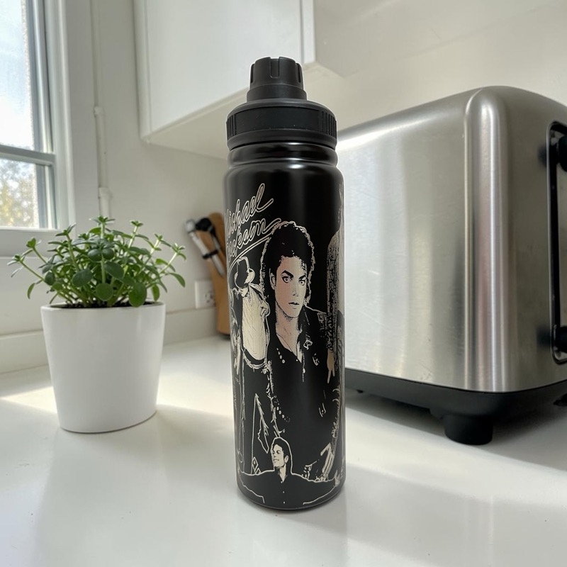 Garrafa Térmica 800ml Personalizada a Laser 360 M.Jacson com Nome