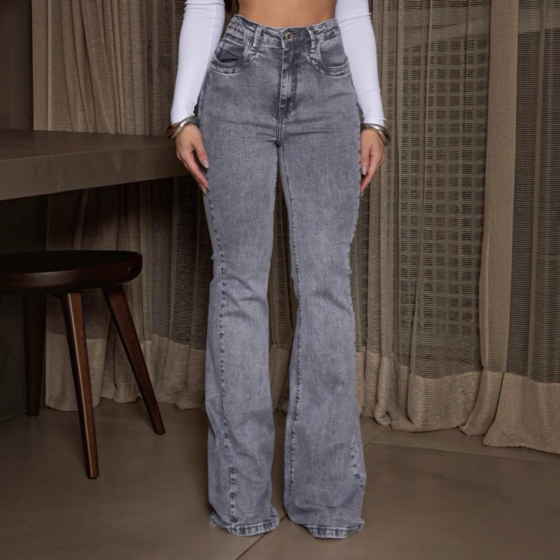 calça jeans flare grafite feminina super empina bumbum tendência