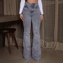 calça jeans flare grafite feminina super empina bumbum tendência