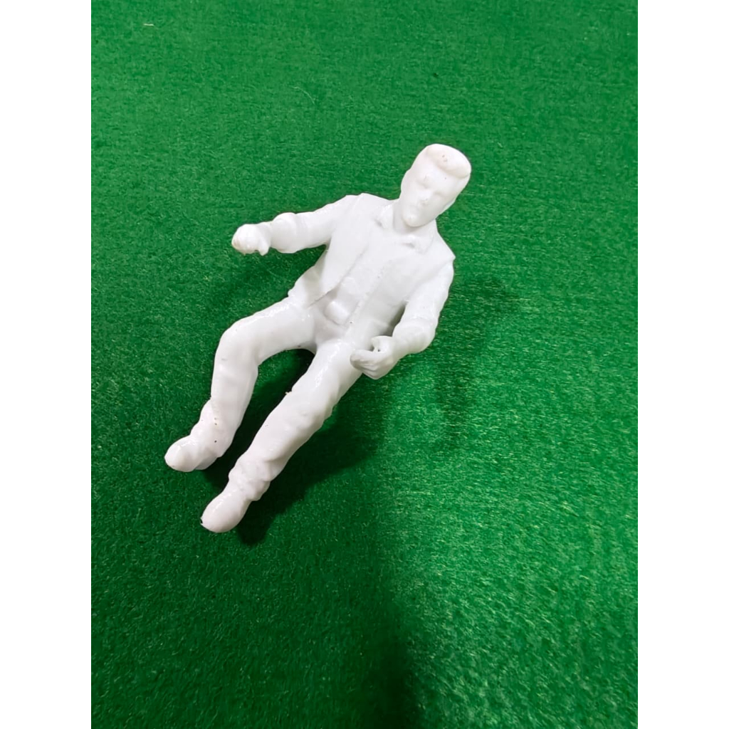 Boneco Piloto escala 1/18 em Petg para maquinas e tratores Huina 1592, 1594, 1594 e  RC Huina caminhões Scania 770