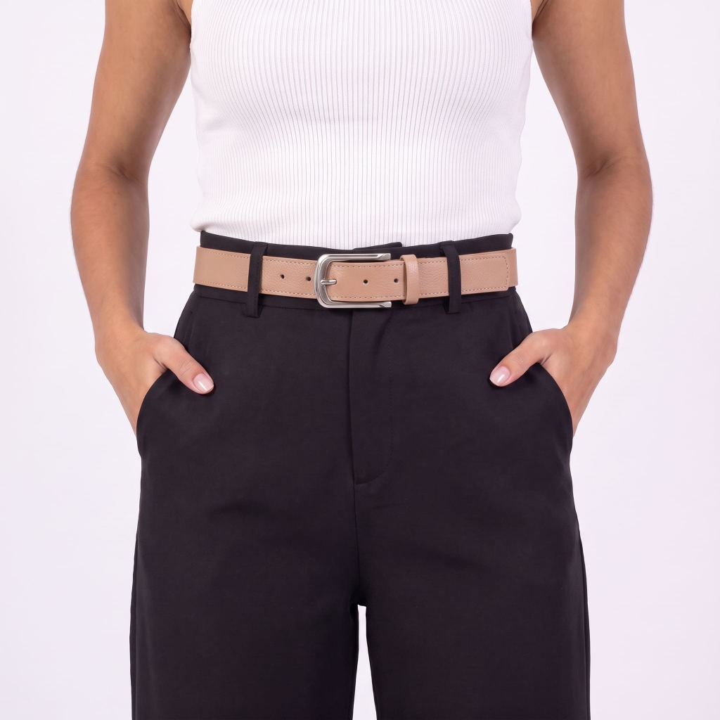 Cinto Feminino em Couro com Fivela Prateada