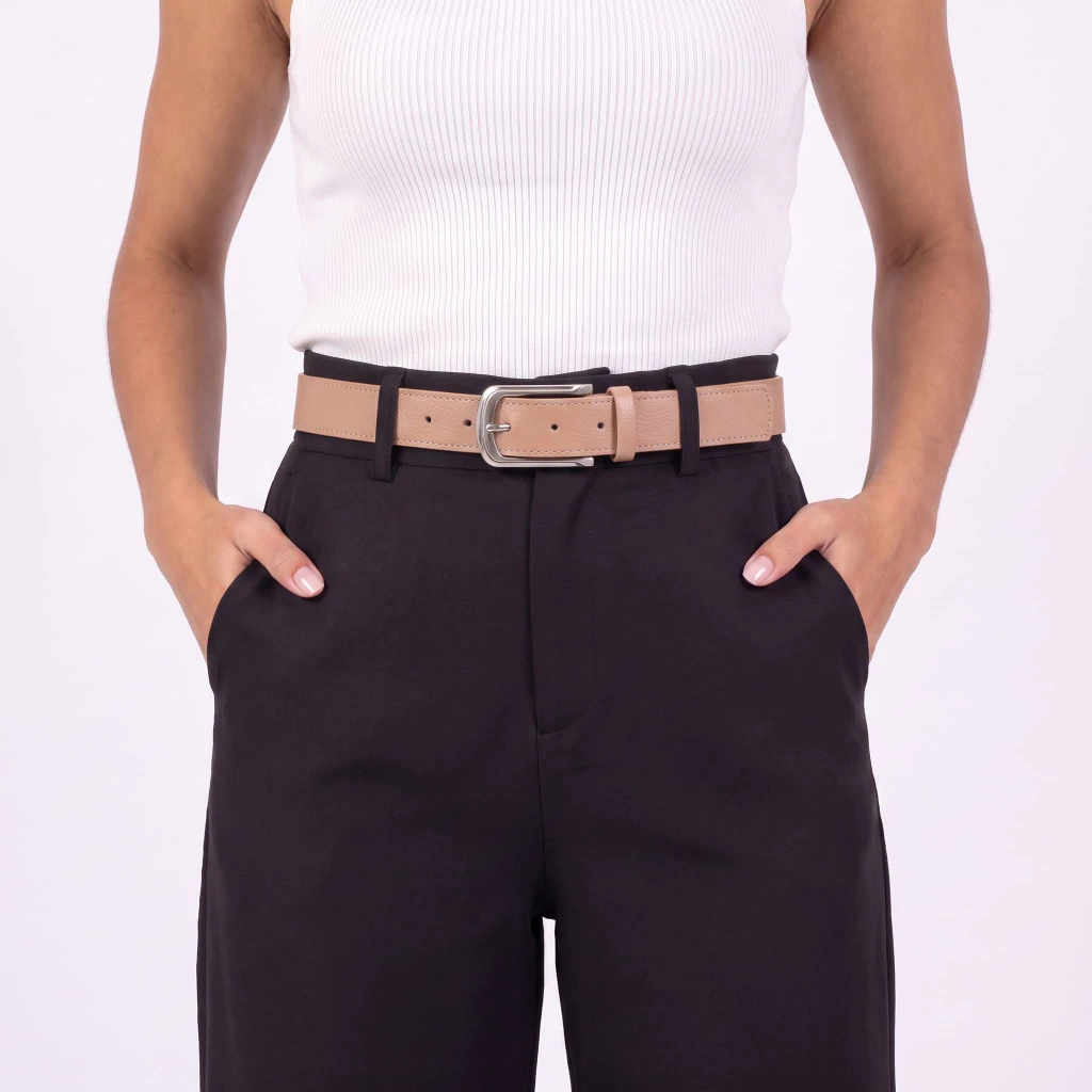 Cinto Feminino em Couro com Fivela Prateada