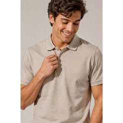Polo Piquet Lisa Com Botão Polo Wear Bege Claro