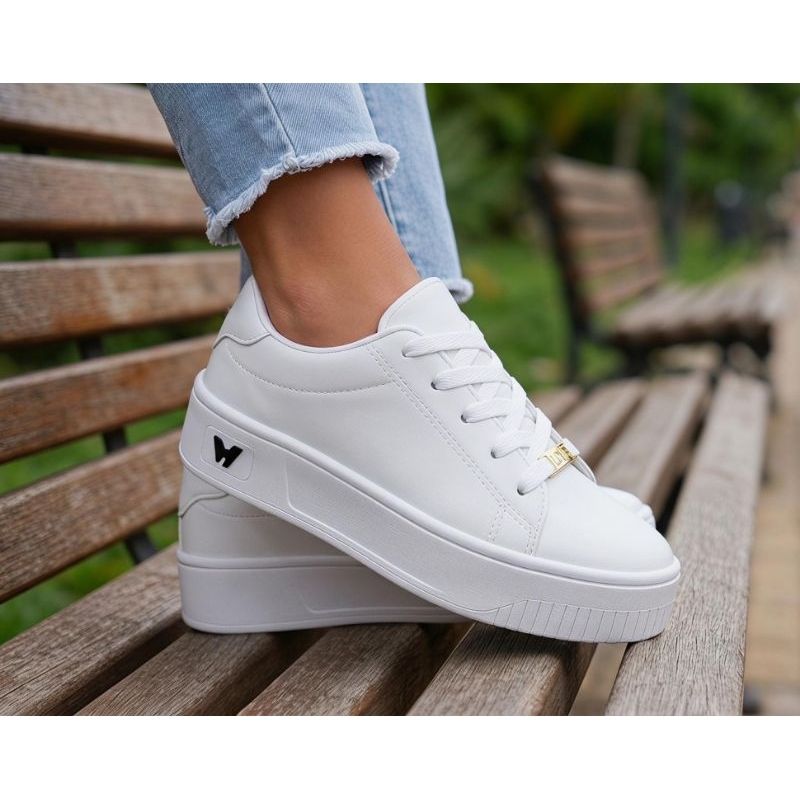 tênis feminino casual leve confortável elegante acabamento Premium pra pessoa exigentes ideial pro dia dia  envio rápido