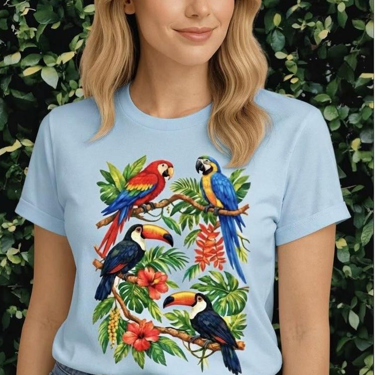 Camiseta Feminina Confortável 100% Algodão, Estampa Tropical Papagaios e Tucanos.