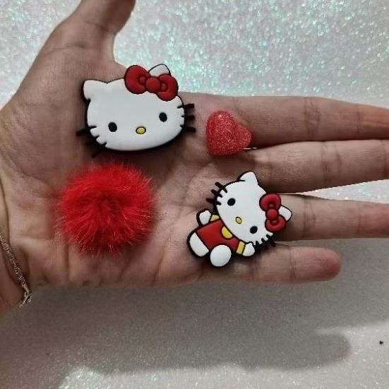 Pins Bottons Hello kitty/Kuromi emborrachados para Babuche kits com 2/4 unidades.