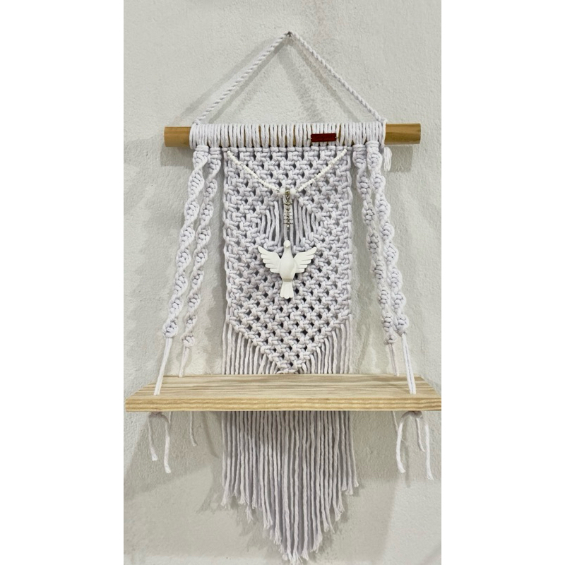 Prateleira Macramê Oxalá para Altar Umbanda e Candomblé | Decoração Espiritual Religiosa | Suporte para Imagens e Velas.