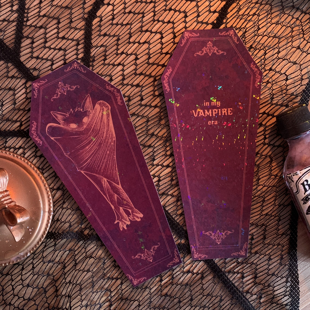 Marca-Páginas Gótico Caixão Holográfico | Vampiro | Marcador de Livro | Papelaria Alternativa
