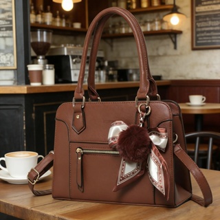 Bolsa Feminina Com Chaveiro De Pompom Tira Colo Faixa de Mão De Couro Tranversal em Oferta na Shopee