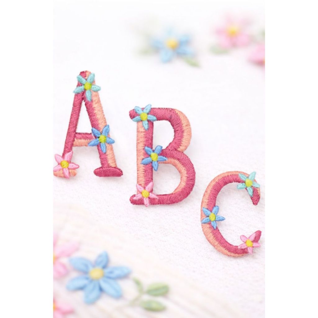 Aplicação Termocolante Letra Rosa Floral 4cm Bordado Patch Roupas Personalização Unidade