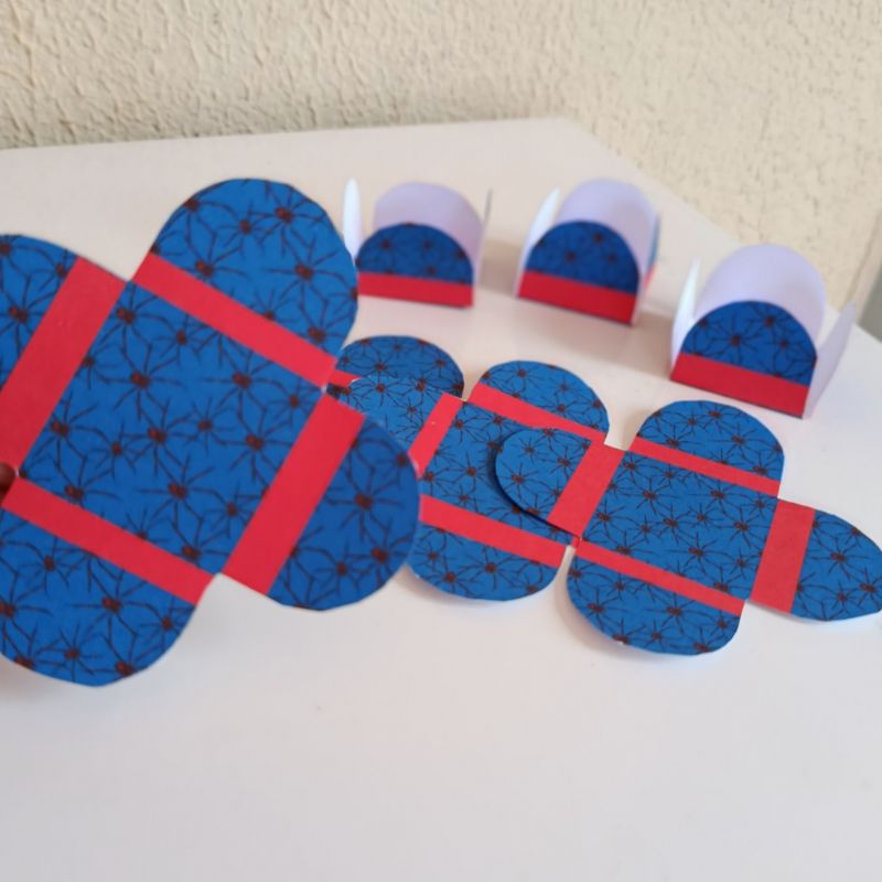 FORMINHA DE DOCES HOMEM ARANHA PERSONALIZADA NO TEMA-LEMBRANCINHA DE FESTA - ANIVERSÁRIO