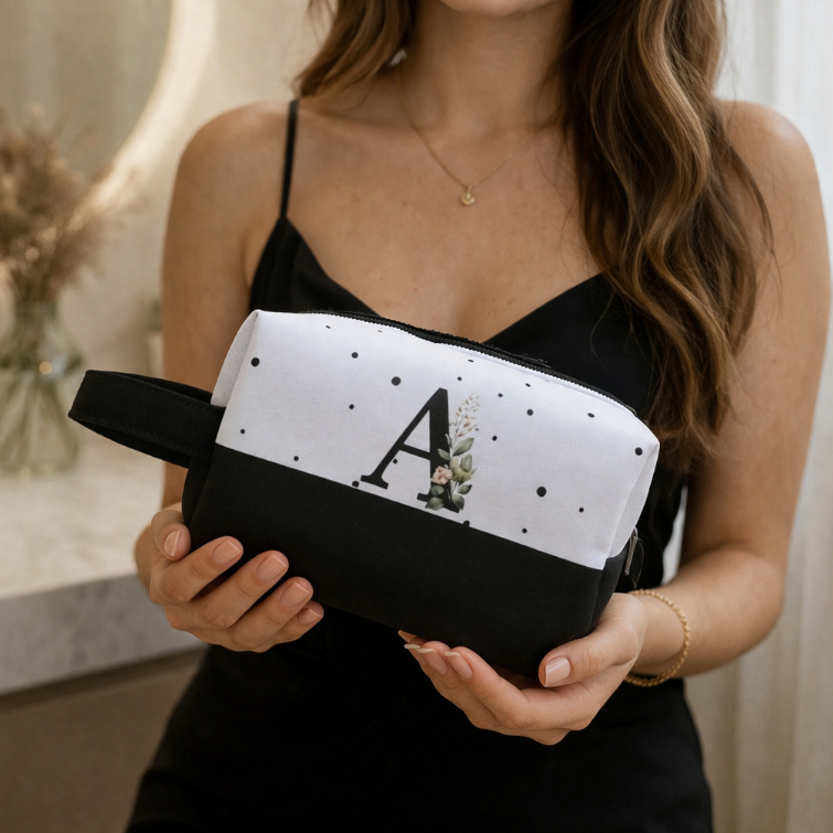 Necessaire Feminina com Alça Personalizada com Inicial Porta Maquiagem Bolsa Viagem Presentes