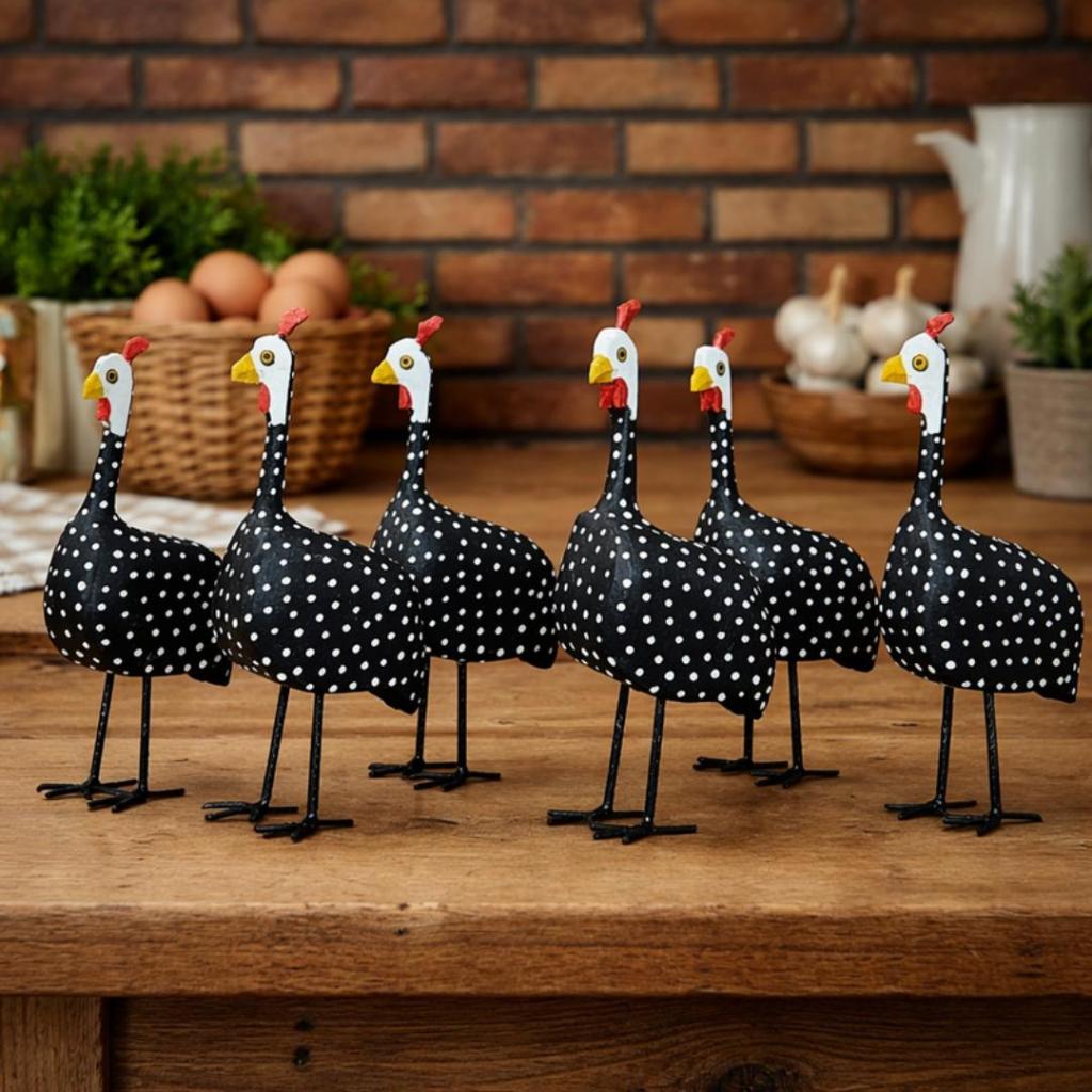 Kit 6 Galinhas D'angola Decoradas em Madeira Decoração Rústica Artesanal Animais Preta Bolinhas Branca