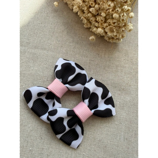 Par de laços modelo vaquinha - tema festa de aniversário FAZENDINHA. no bico de pato 4,5cm em Oferta na Shopee